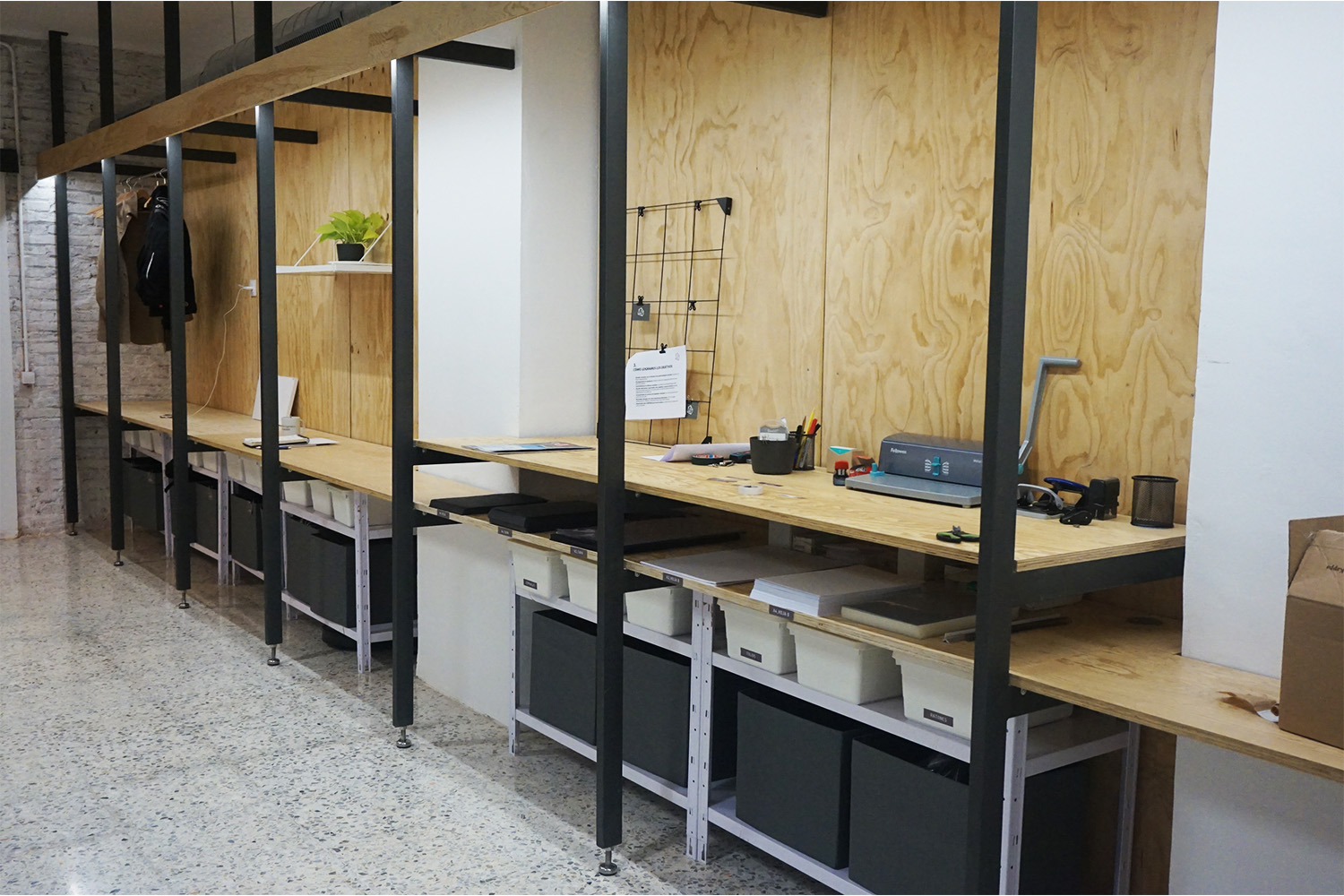 Sala de reuniones moderna en espacio de coworking en Barcelona