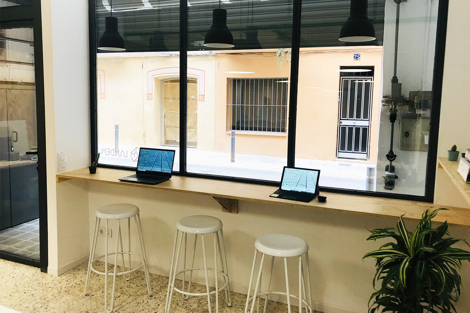 Espacios flexibles para startups y freelancers en Gràcia