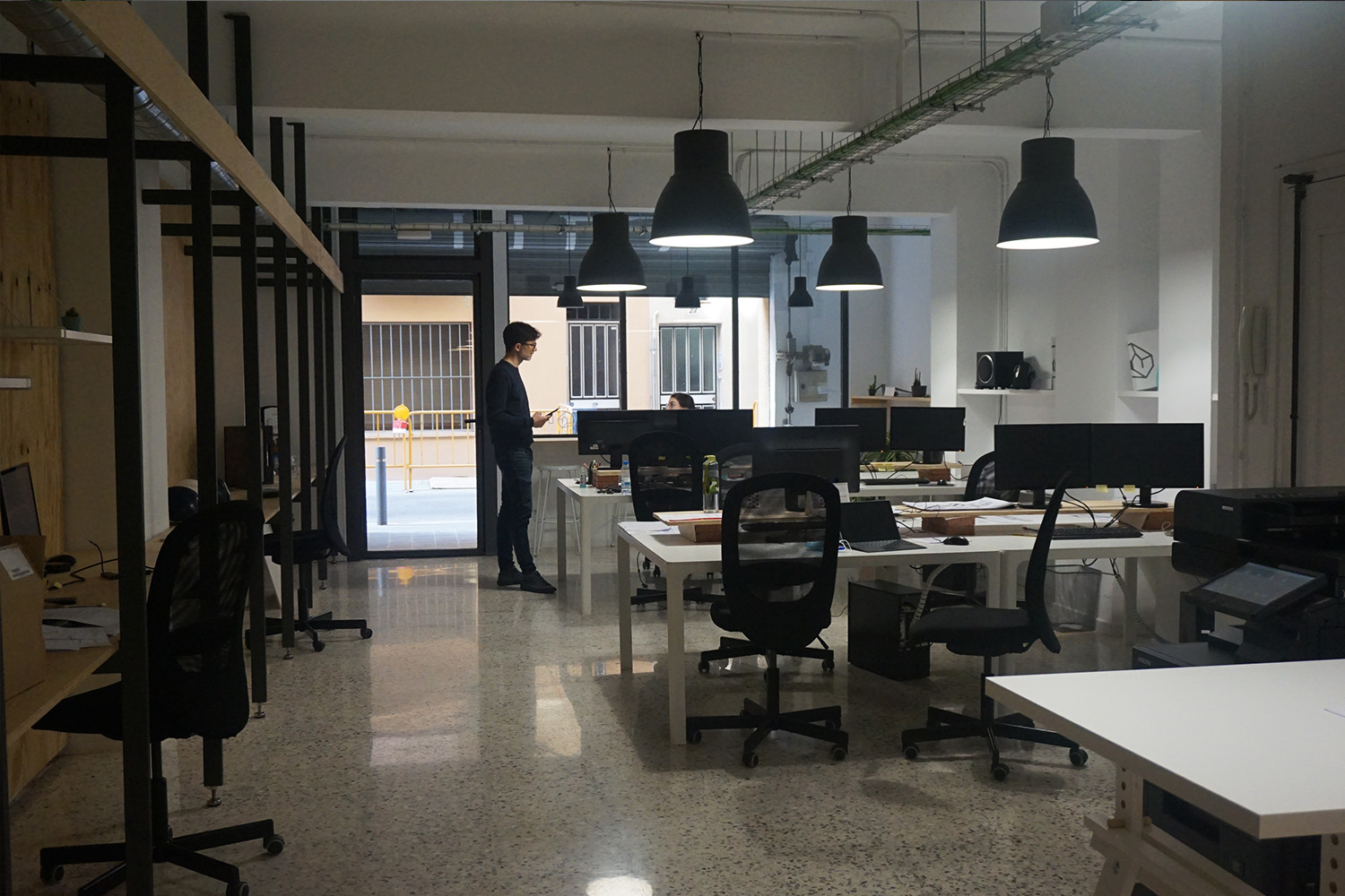Ambiente colaborativo en oficina compartida en Barcelona